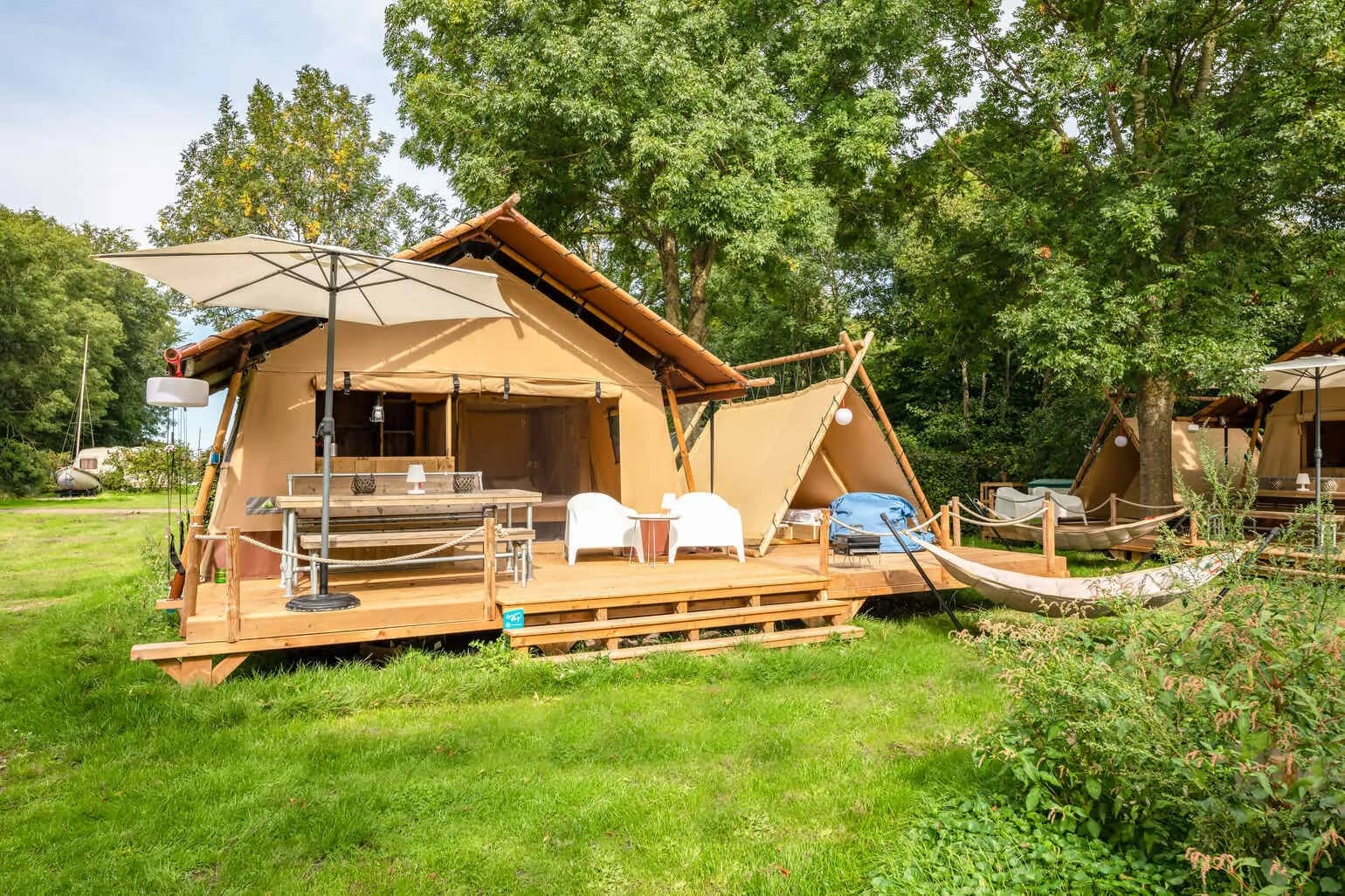 Cozy Lodge con Teeny Lodge al Camping Vrijhaven a Heeg